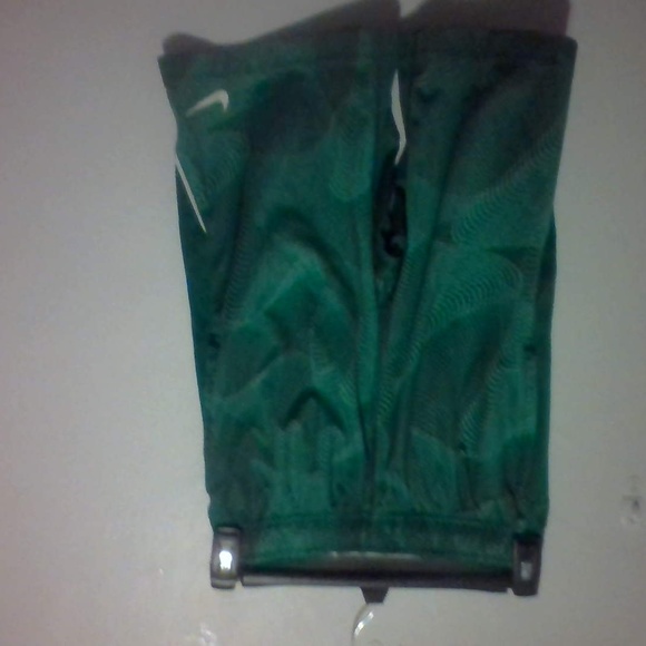 Medium Sized Boys Nike Sportswear Shorts- 2 Pack Red & Green - Picture 2 of 6